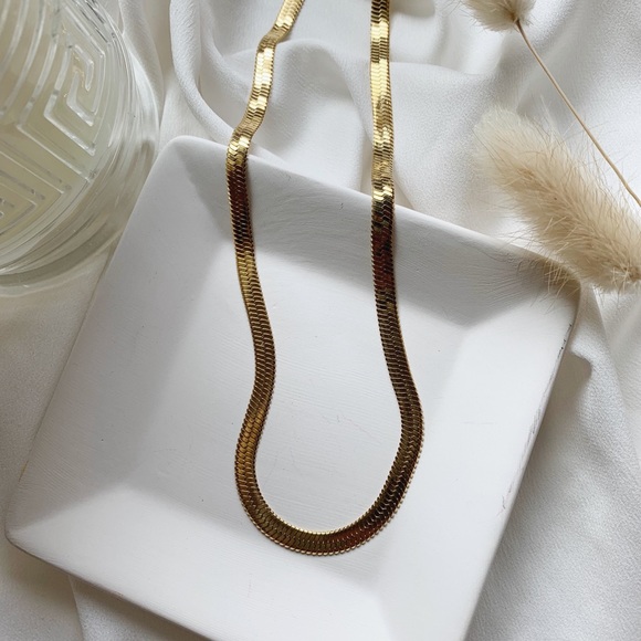 18K Gold Herringbone Flat Chain Necklace 5mm - Picture 2 of 12